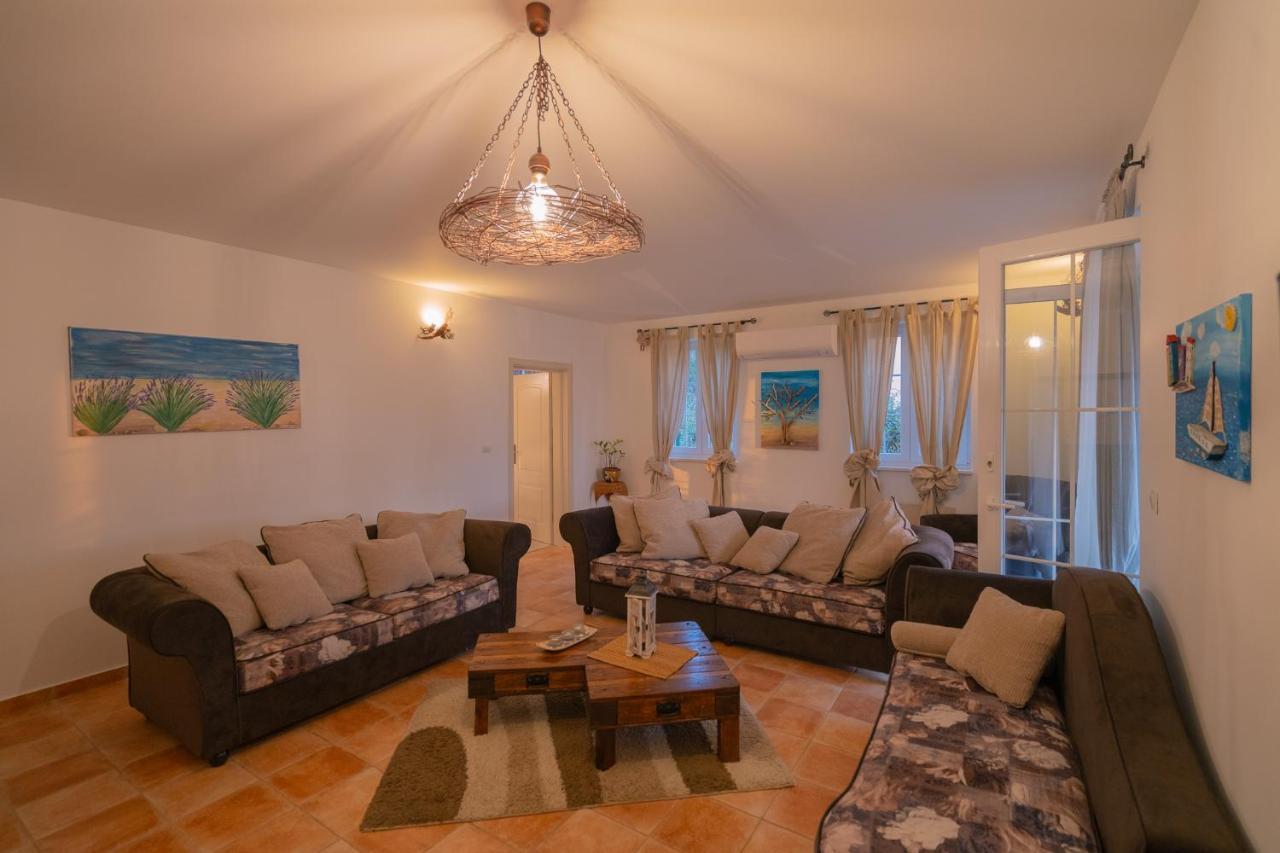 Villa Oasis Кострена Экстерьер фото